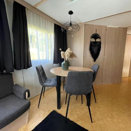 Chalet 'T Rijsterbos Op Camping Met Zwembad! Villa Luaran gambar