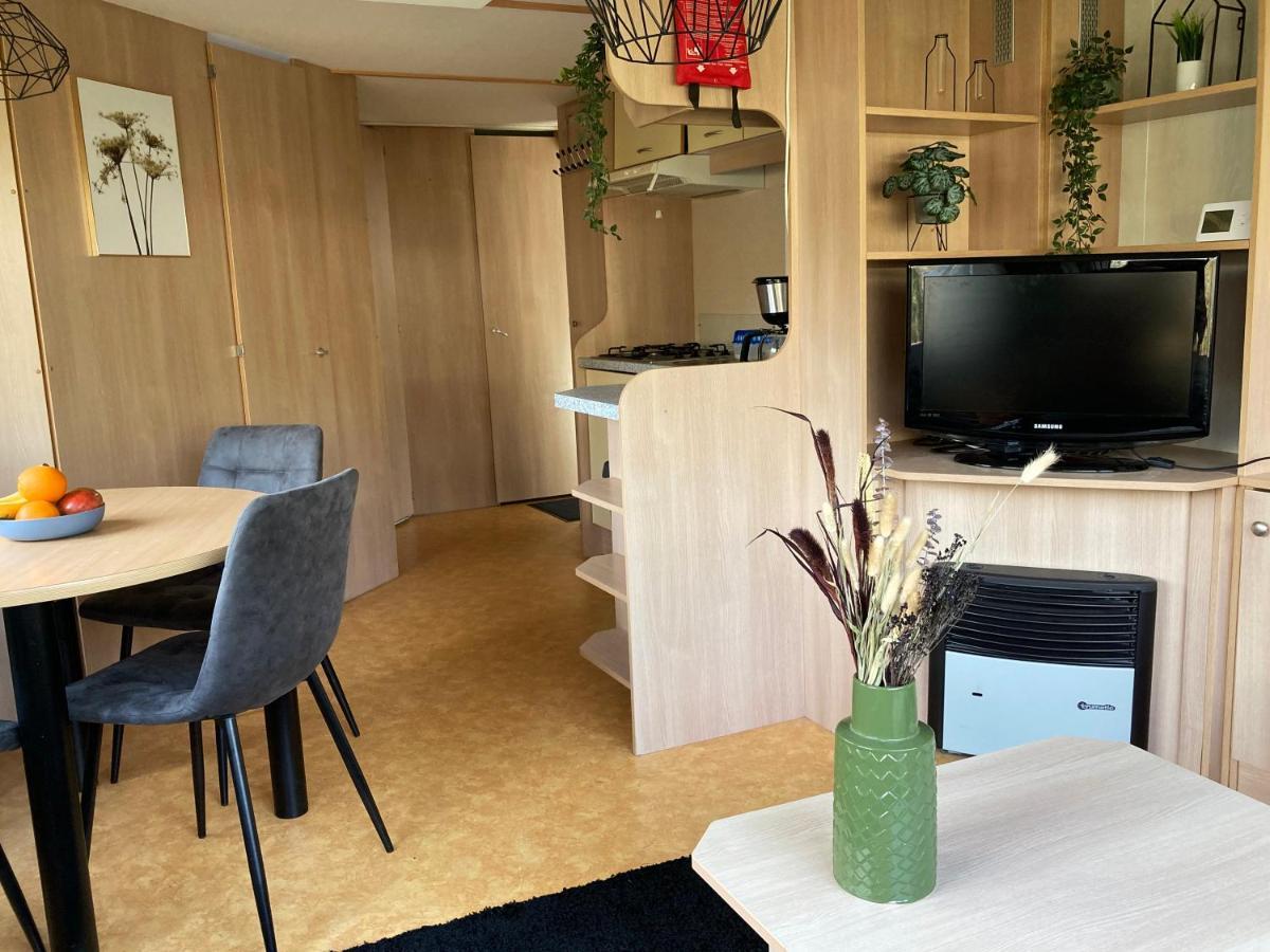 Chalet 'T Rijsterbos Op Camping Met Zwembad! Villa Luaran gambar