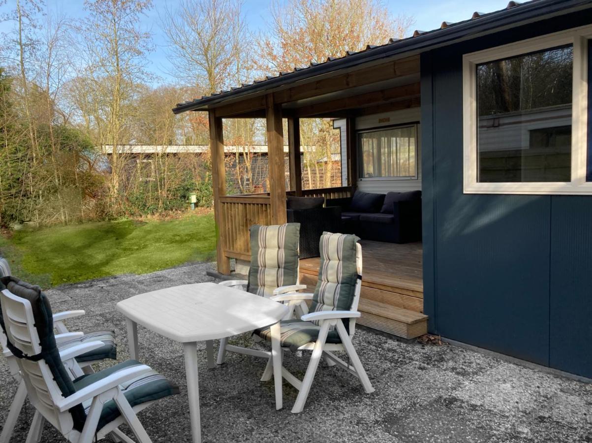 Chalet 'T Rijsterbos Op Camping Met Zwembad! Villa Luaran gambar