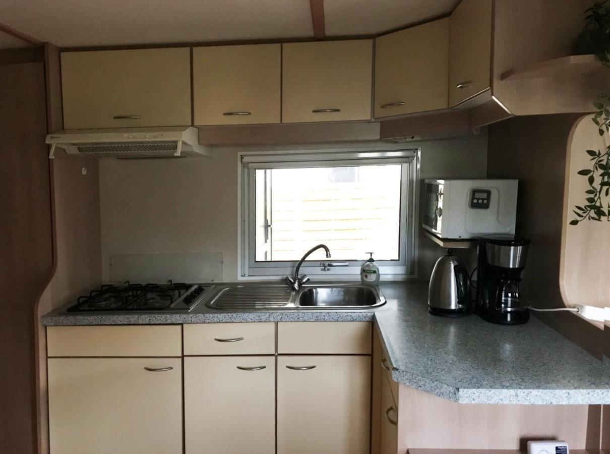 Chalet 'T Rijsterbos Op Camping Met Zwembad! Villa Luaran gambar